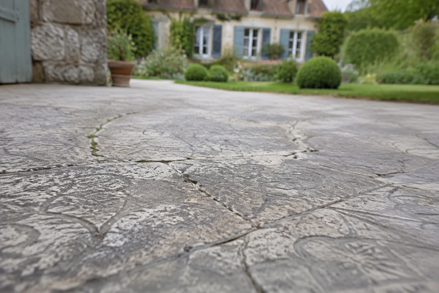 Béton imprimé : les inconvénients à connaître avant de se lancer
